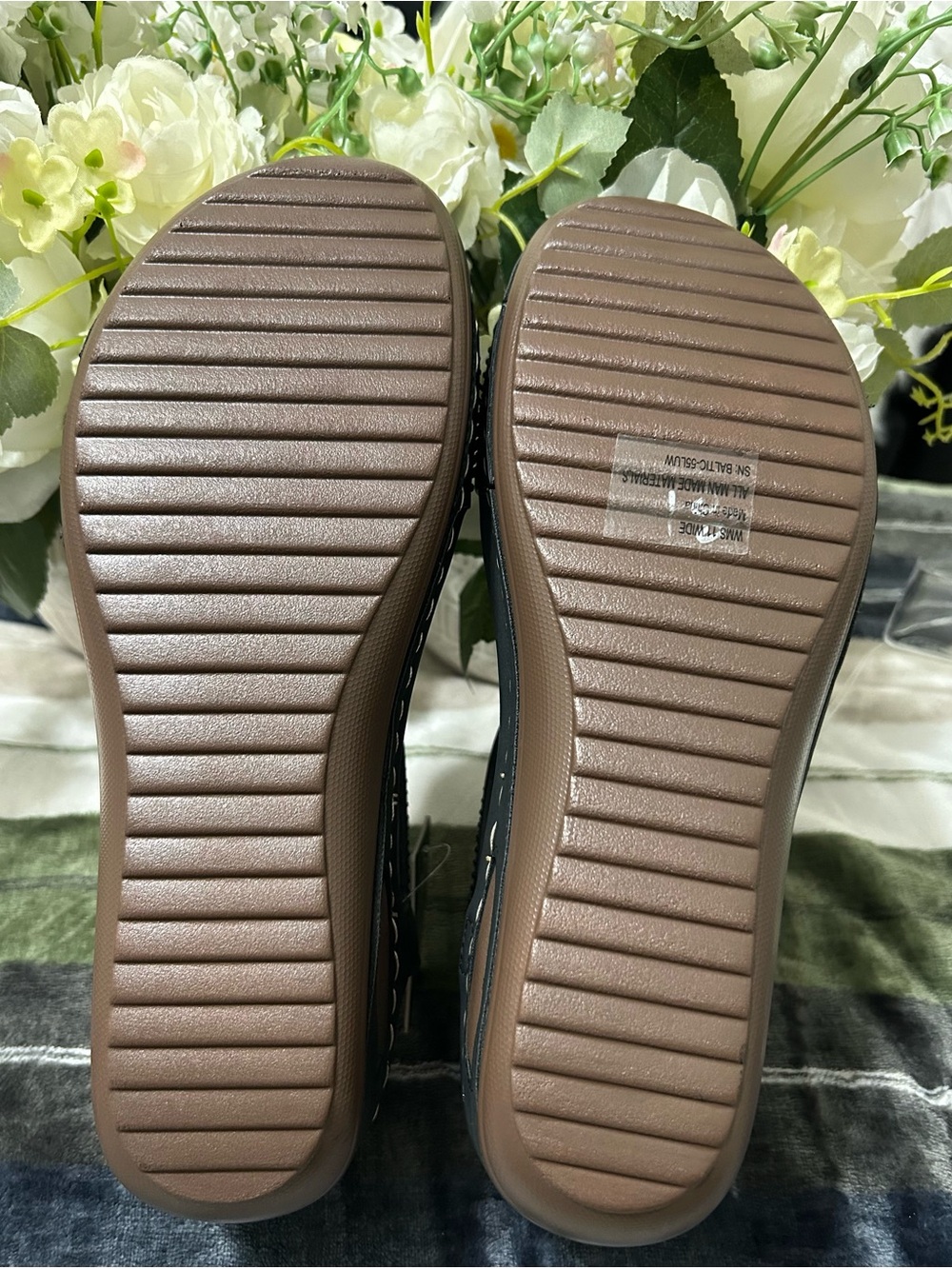 NWT American Exchange Black Beaded T-Strap Sandals Size 11W - Picture 6 of 6